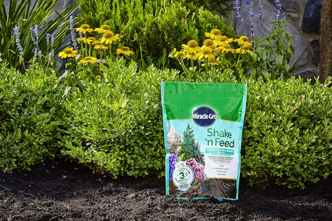 Miracle Gro 3002410 8 LB Bag of Shake 'N Feed Flowering Trees & Shrubs Plant Food