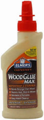 Elmer's E7290 4 oz Bottle of Stainable Waterproof Carpenters Indoor / Outdoor Wood Glue